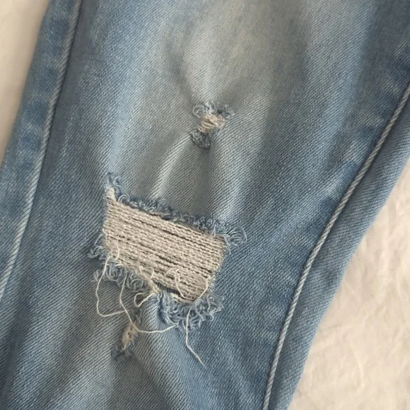 KanCan 28 Distressed Crop Jean - Picture 6 of 9